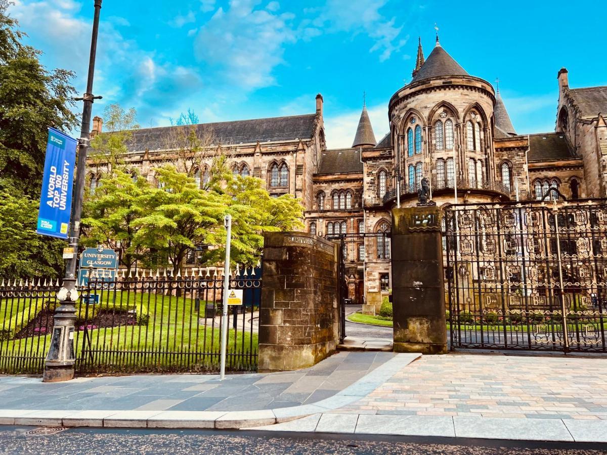 Designer House - University Of Glasgow / Central Glasgow 'Hillhead' West End G12 - Luxurious & Contemporary Detached House / Terrace / Garden / 'Electric Car Charging' Garage Parking Villa Exterior photo