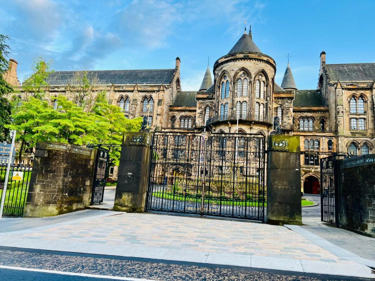 Designer House - University Of Glasgow / Central Glasgow 'Hillhead' West End G12 - Luxurious & Contemporary Detached House / Terrace / Garden / 'Electric Car Charging' Garage Parking Villa Exterior photo